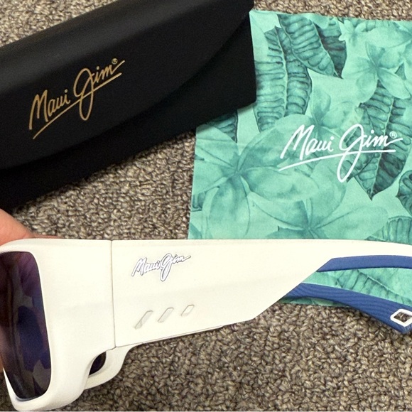 Maui Jim Polarized Sunglasses with White Frame and Blue Lenses - Picture 6 of 8